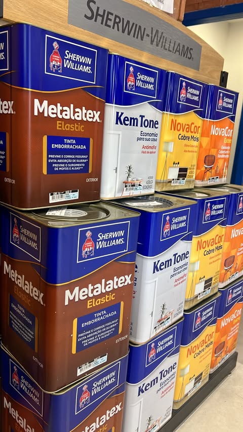 Latas de tinta Sherwin-Williams na Colorindo Tintas